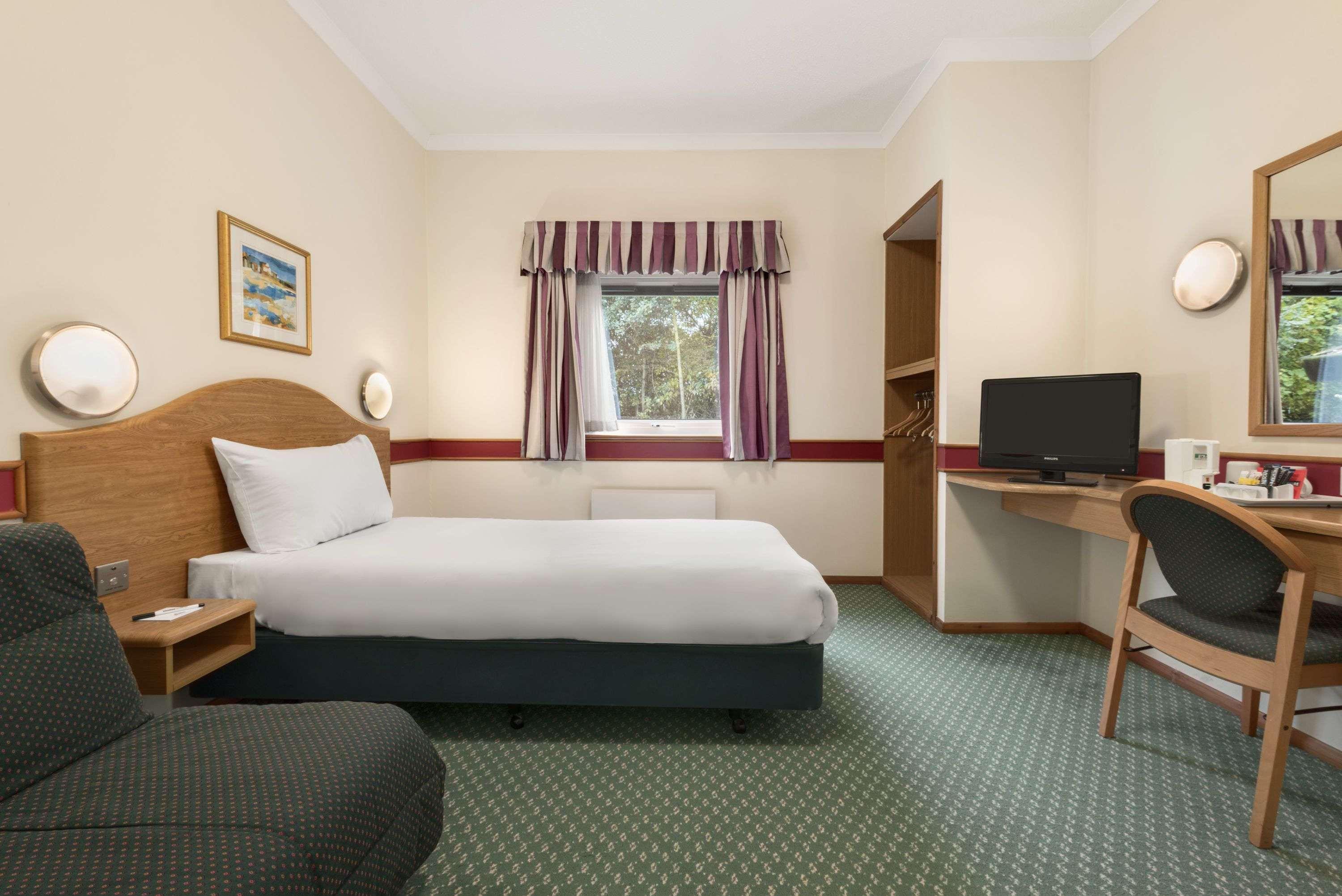Days Inn By Wyndham Donington Castle Donington Bagian luar foto