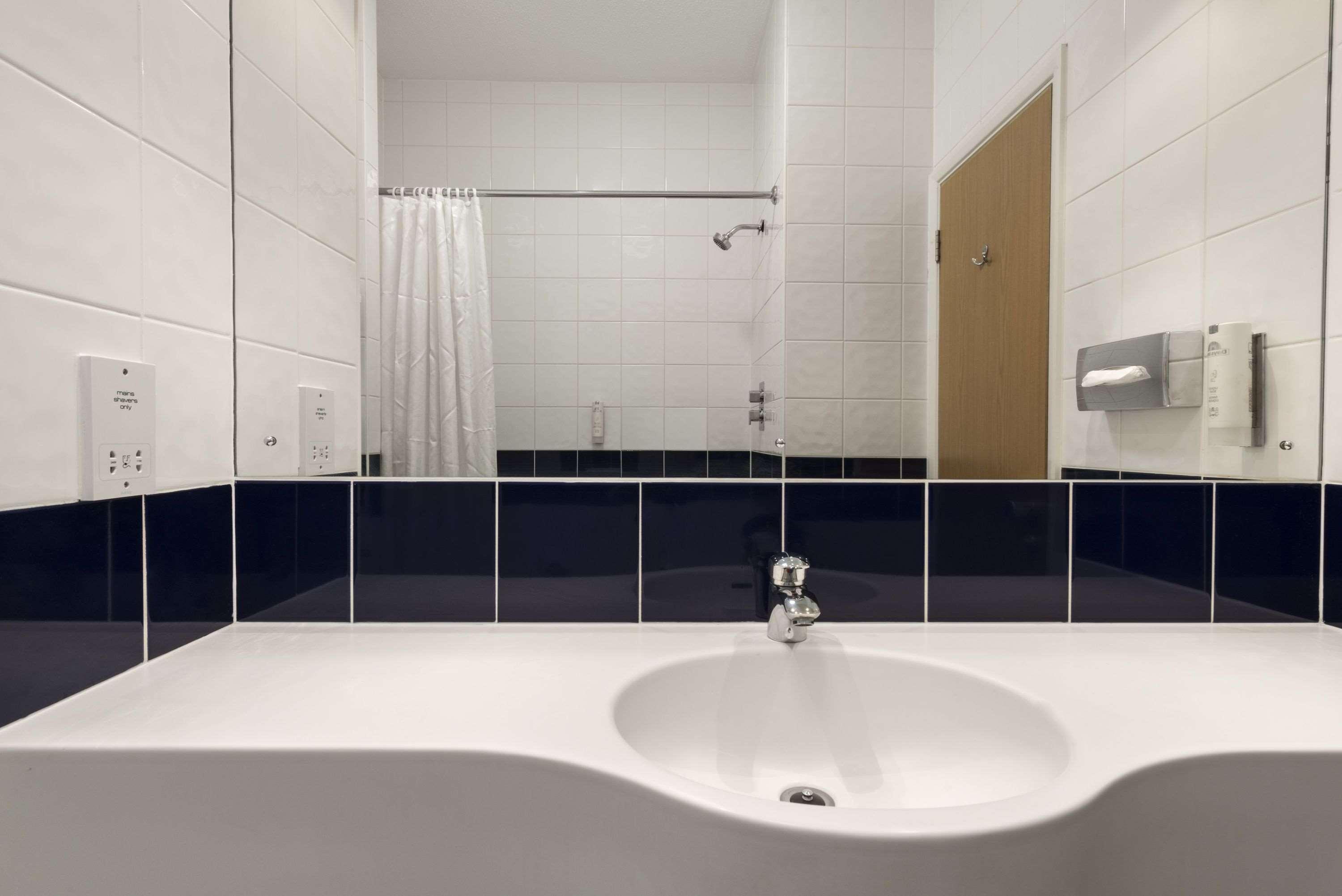 Days Inn By Wyndham Donington Castle Donington Bagian luar foto