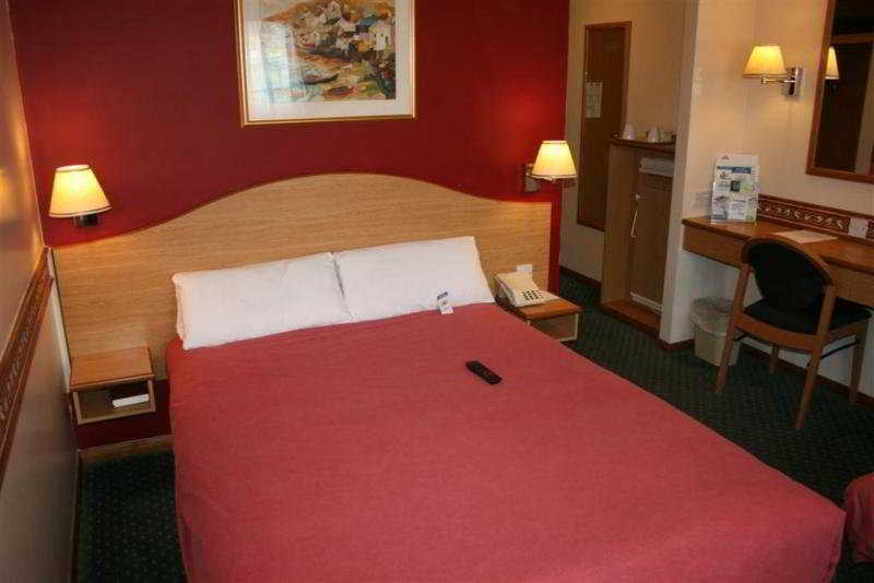 Days Inn By Wyndham Donington Castle Donington Bagian luar foto