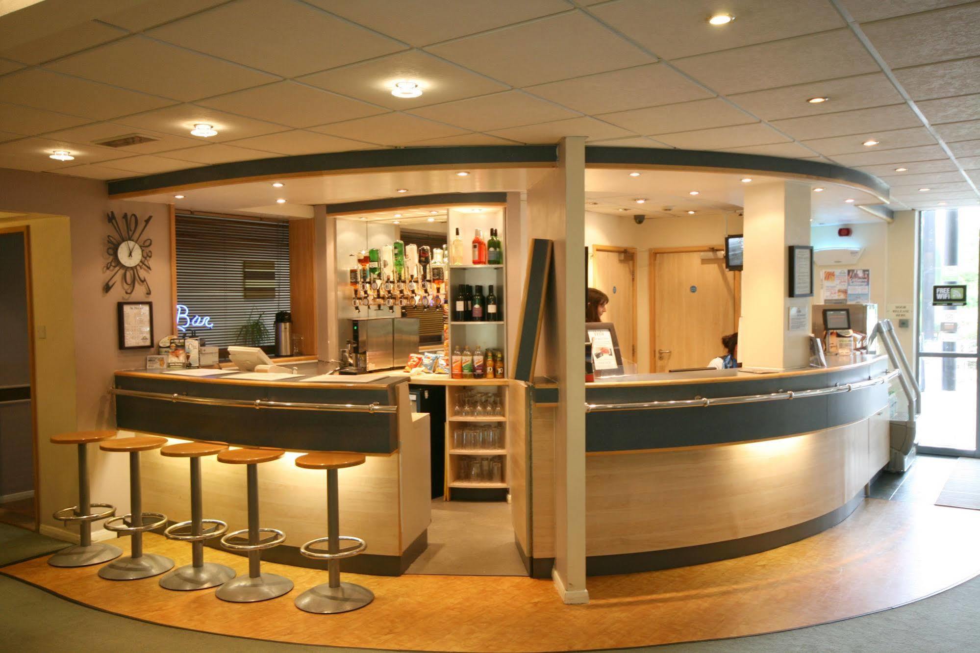 Days Inn By Wyndham Donington Castle Donington Bagian luar foto